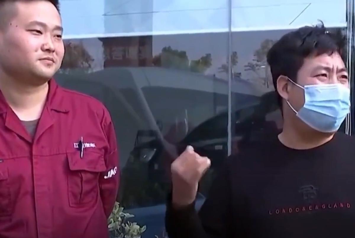 男子新车跑20万公里，成功将车跑报废，4S店：买完车就没有熄过火