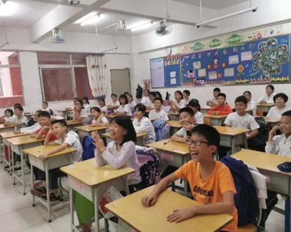 哲学课上解决“脱鞋臭人”事件