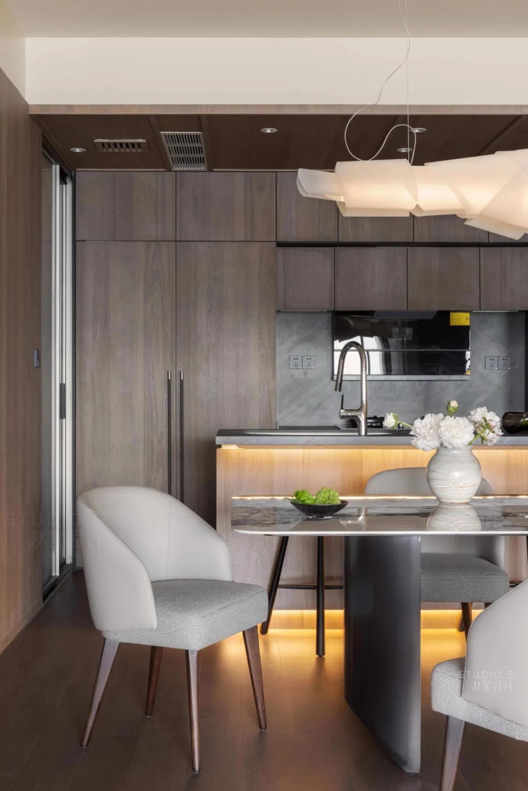 木色木饰面现代风,150平现代轻奢原木颜色