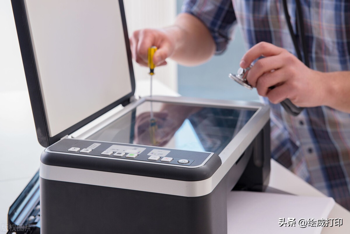 打印机打印出来的字迹很淡怎么办,打印机打印时一半清晰一半字迹淡