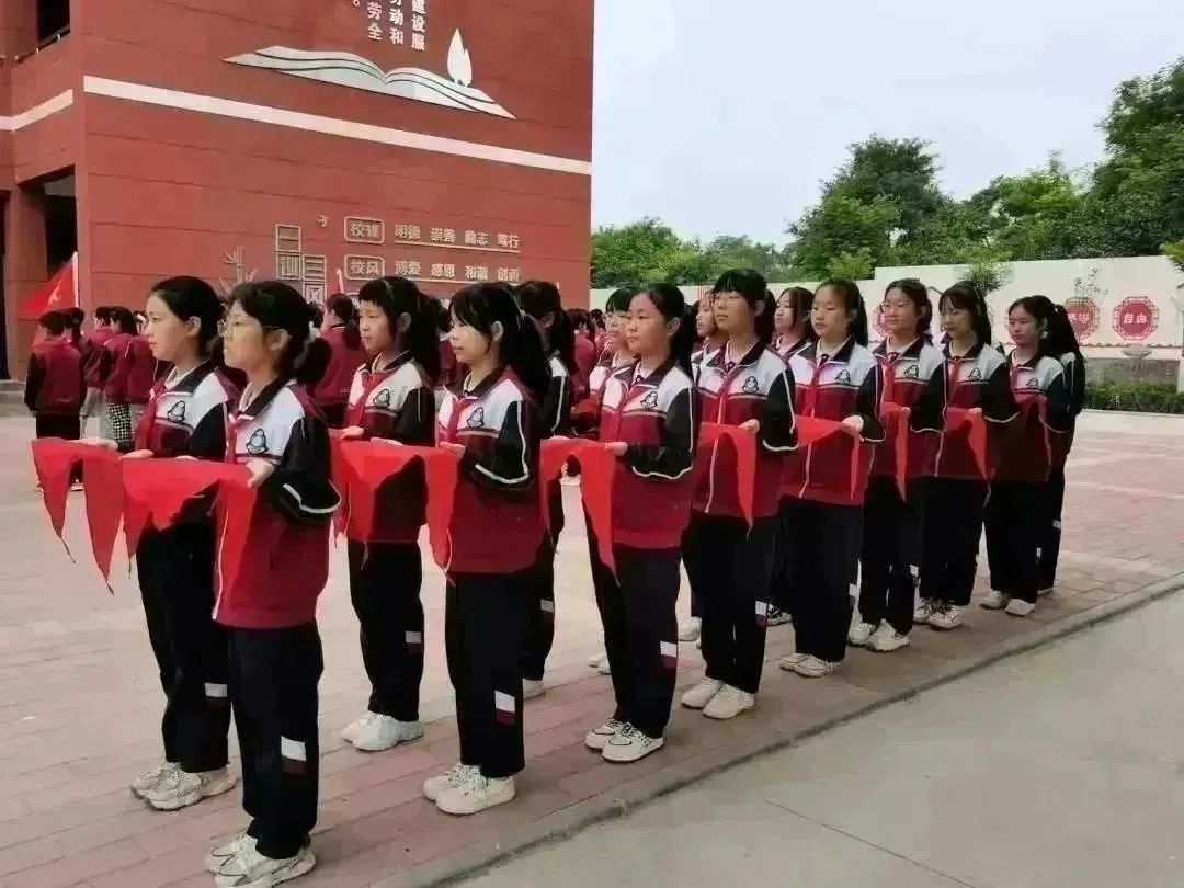 学习二十大，争做好队员|富平县各级少先队组织开展少先队员入队仪式暨庆“六一”文艺汇演主题活动