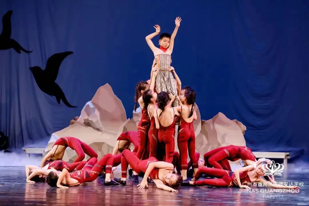 这所学校用百老汇式的高规格表演艺术教育滋养孩子的精神世界