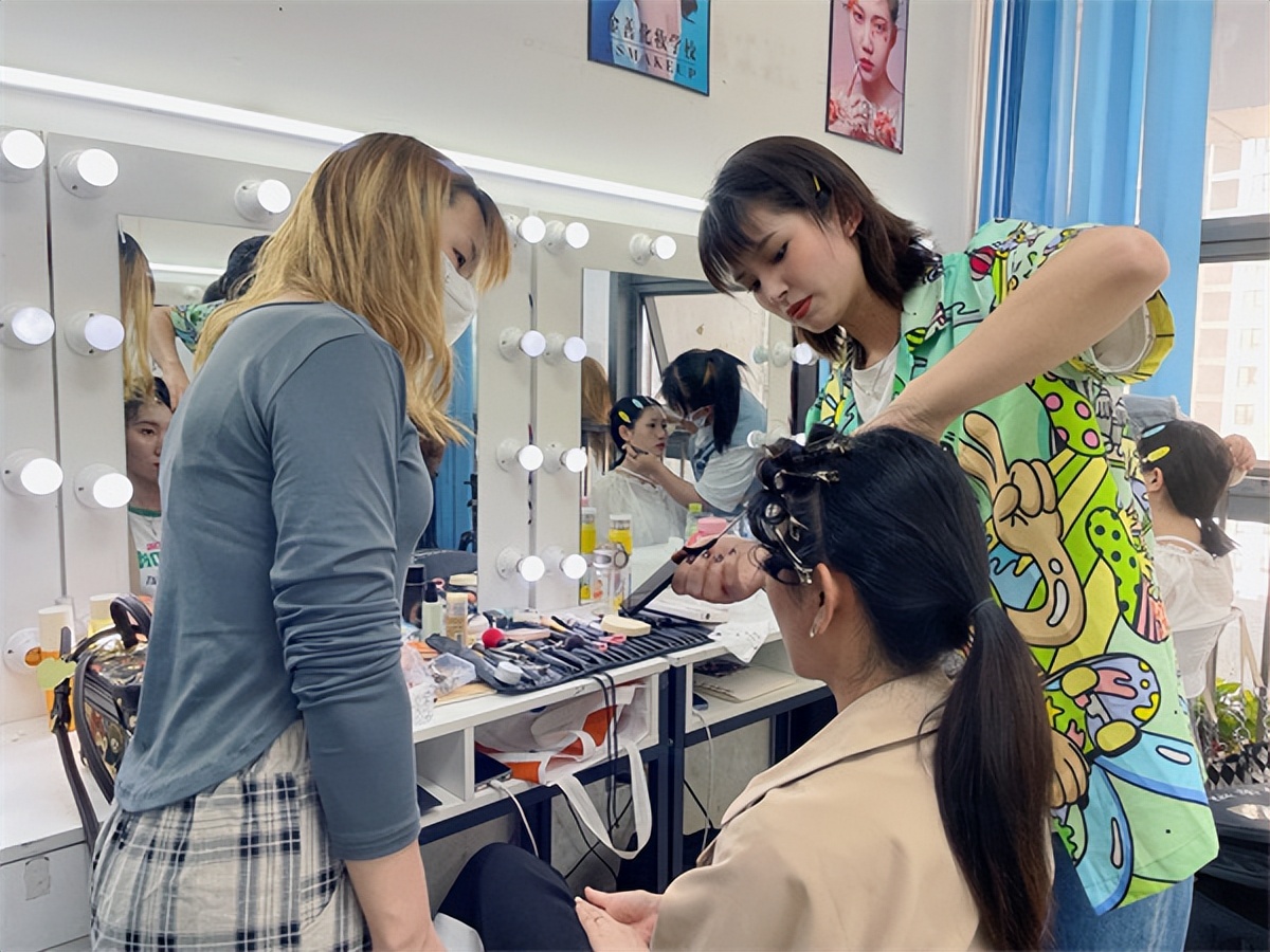 长沙岳麓区化妆培训学校,长沙化妆培训学校