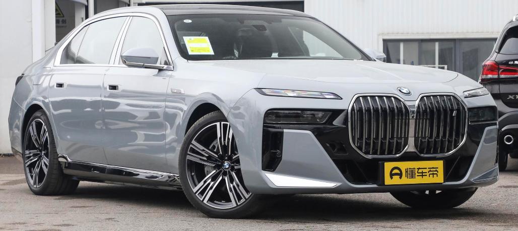 宝马i750低配豪华驾驶测评,宝马i7m70