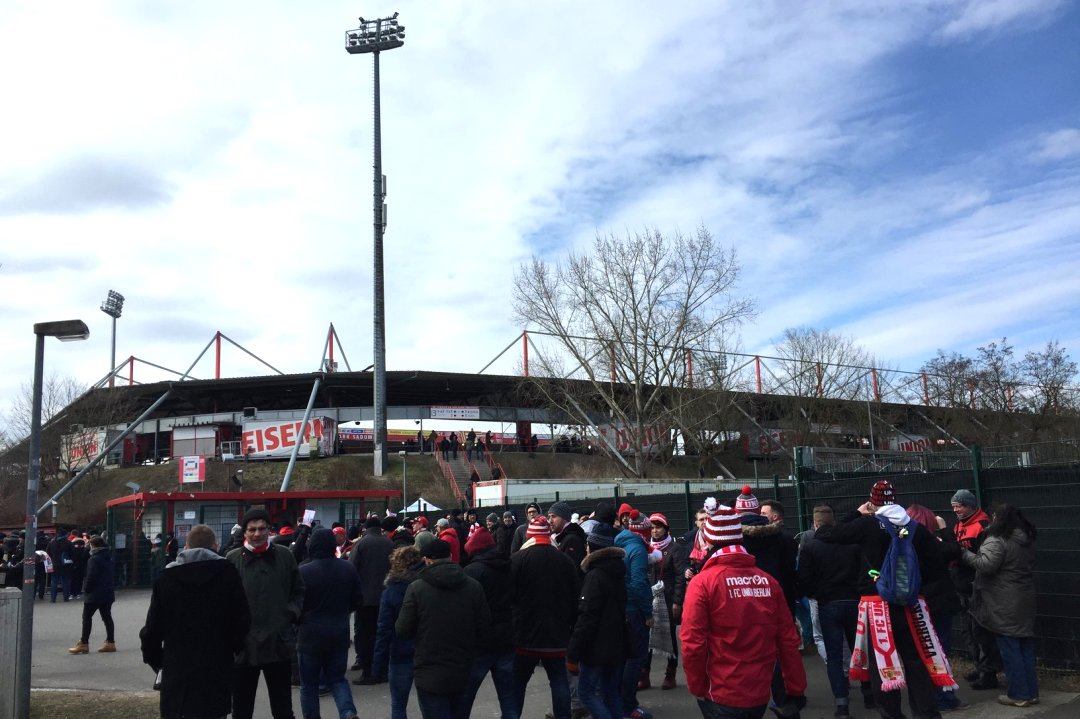 谁说足坛小球队不能成大事：1亿身价却力压拜仁！德甲7轮不败领跑