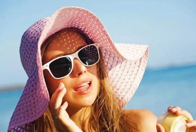 牙膏与红霉素软膏能祛老年斑吗,老年斑消除偏方红霉素软膏加甘油