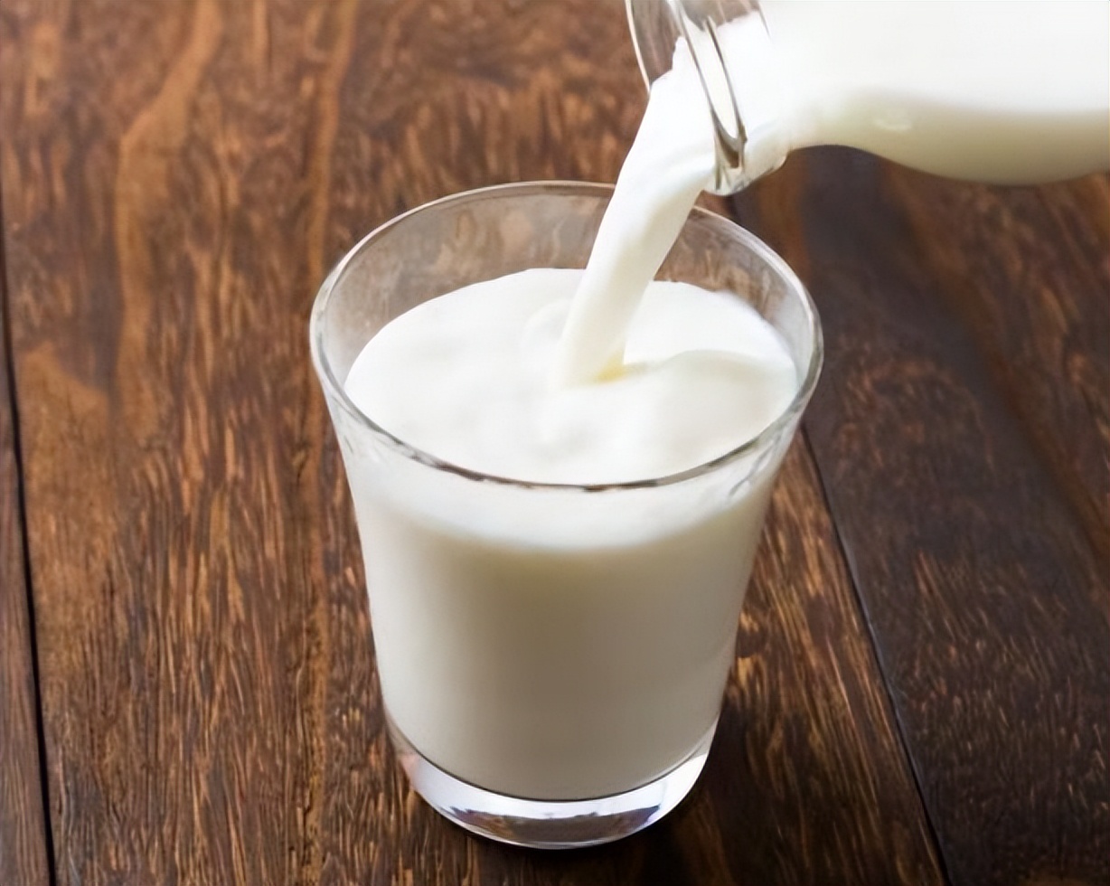 中医不提倡老年人喝牛奶吗,中医认为寒性体质的人不宜喝牛奶