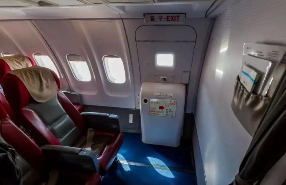 探秘朝鲜国航高丽航空，客机破旧，空姐很美，乘客身份“不简单”