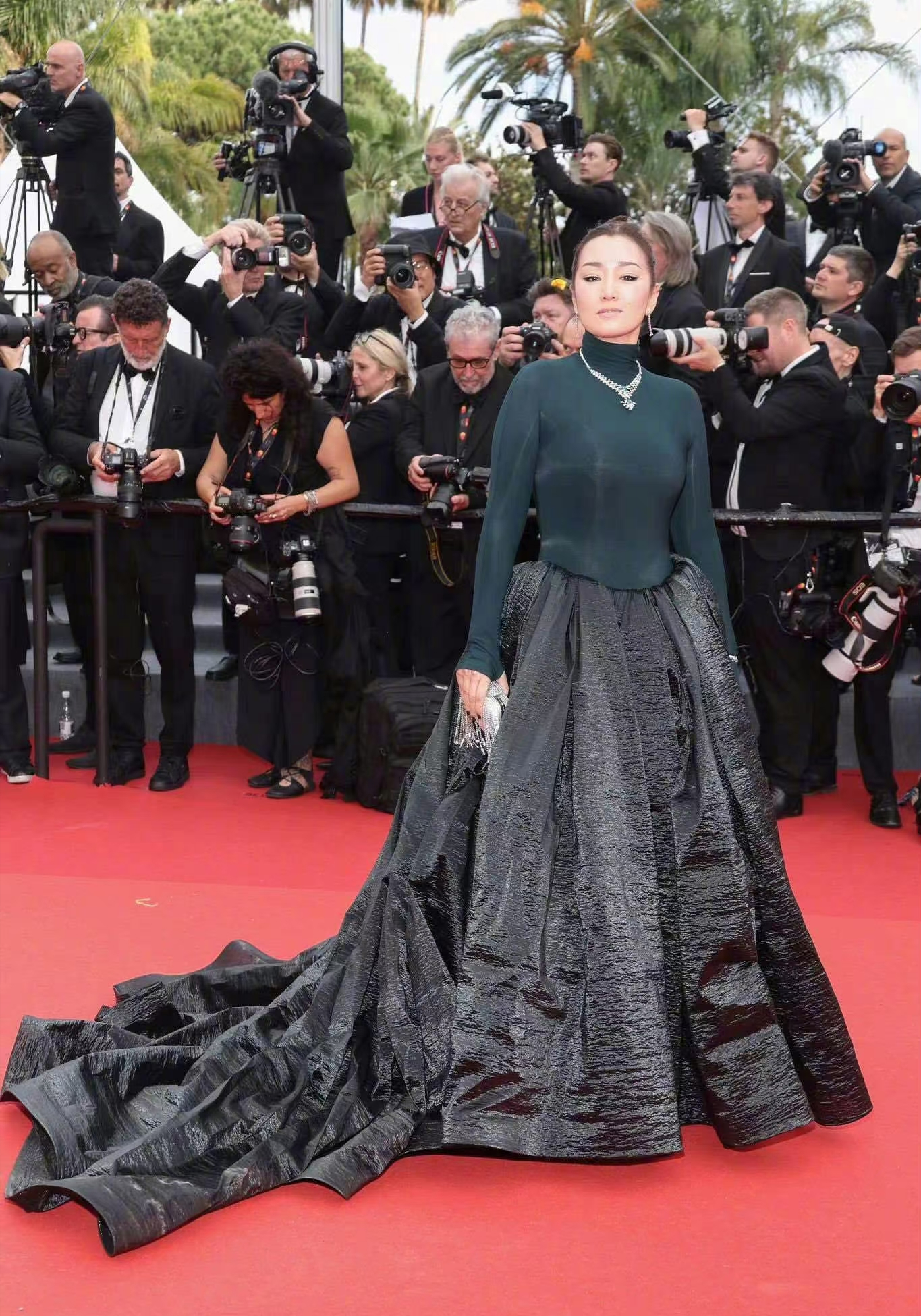 汤唯亮相第76届戛纳红毯,汤唯现身戛纳电影节采访