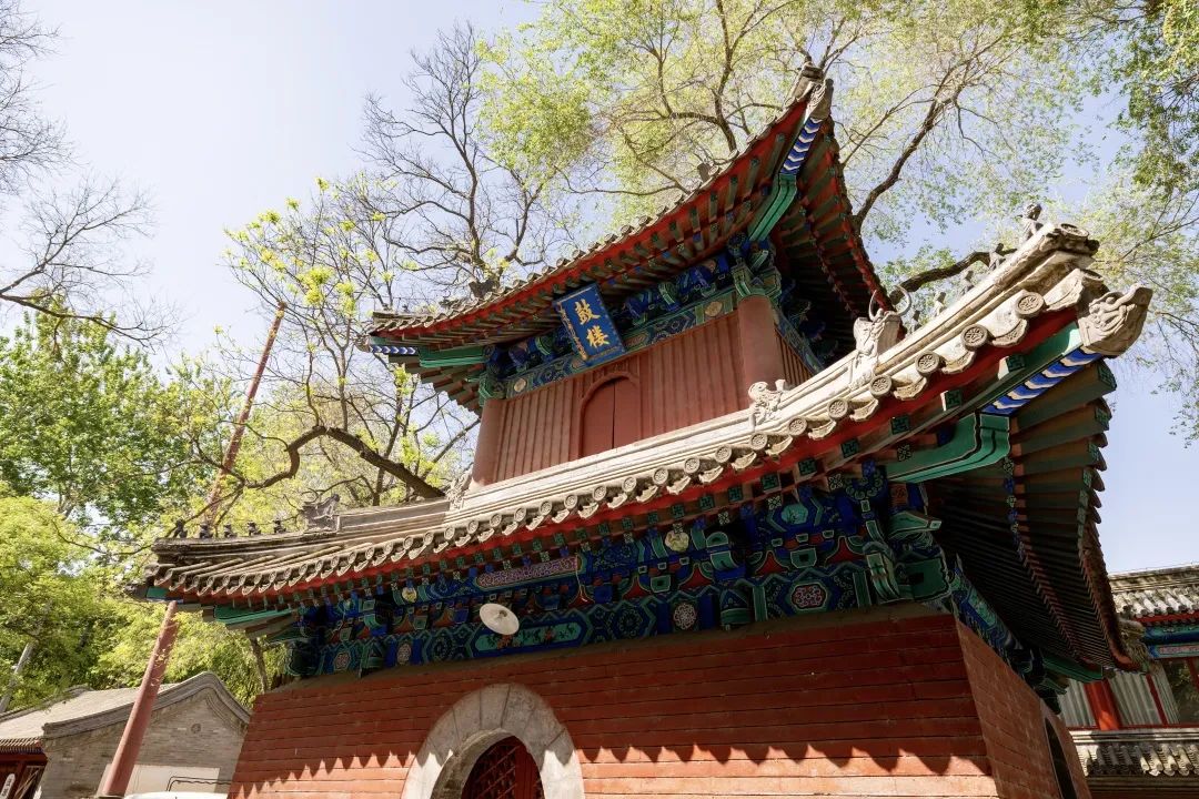 西城典靓|古刹悠悠春意深