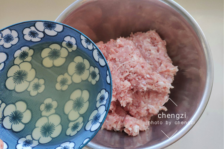 四喜丸子怎么做才有饭馆的味道,东北年夜饭16个硬菜四喜丸子