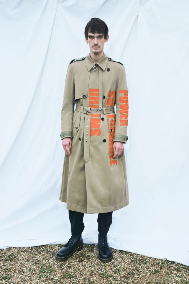 DS汽车X法国设计师品牌EgonLab合作推出能光合作用的服饰