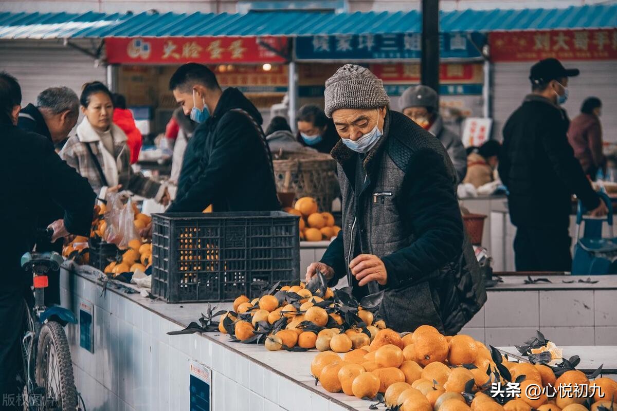 70岁大爷挣钱养一家人,70岁大爷外出打工给儿子还债