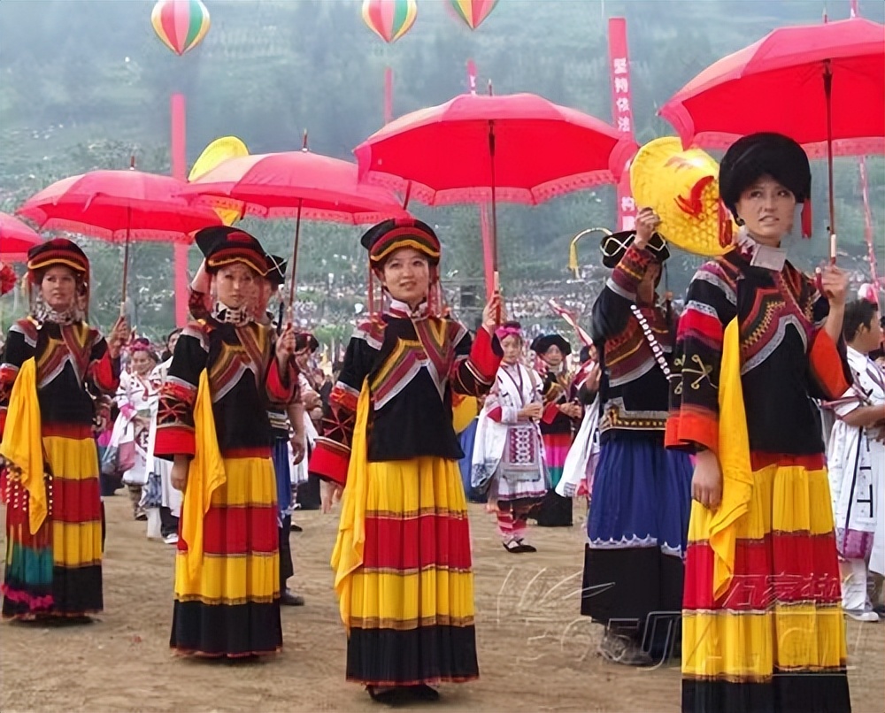 游遍整个民族,游遍祖国各地