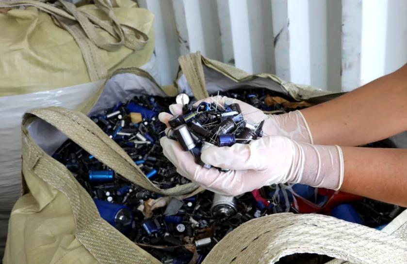 大连海关监管退运洋垃圾21.5吨图,海关退运131吨洋垃圾