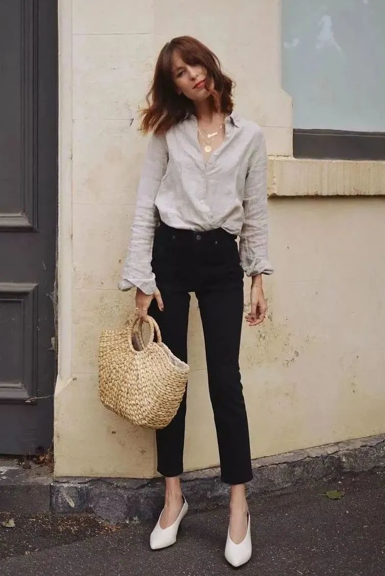 直筒牛仔裤小白鞋穿搭,小白鞋牛仔裤秋冬穿搭图片