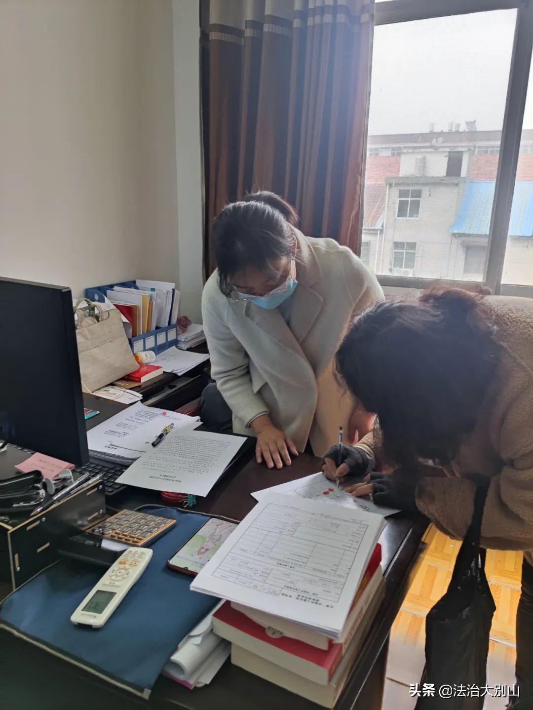 结婚证信息不符该怎么办离婚,结婚证与身份证不符怎么起诉离婚