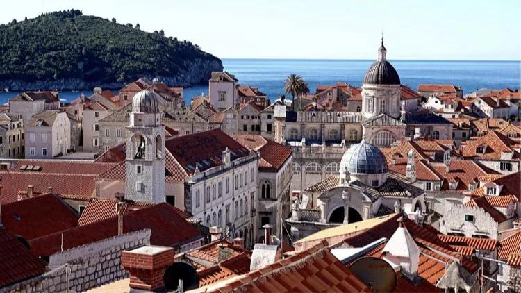 世界足球强国，有地球之眼、海景沙滩、城堡宫殿，中国九寨沟美景