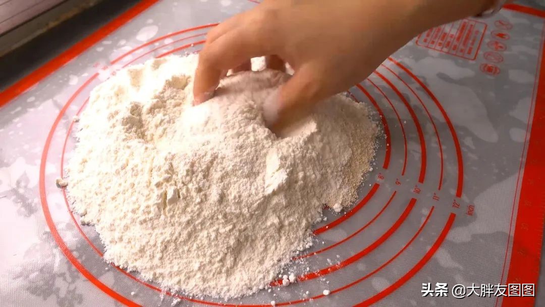 南瓜不要直接吃了教你一个新做法,南瓜配上糯米粉一起蒸真的很好吃