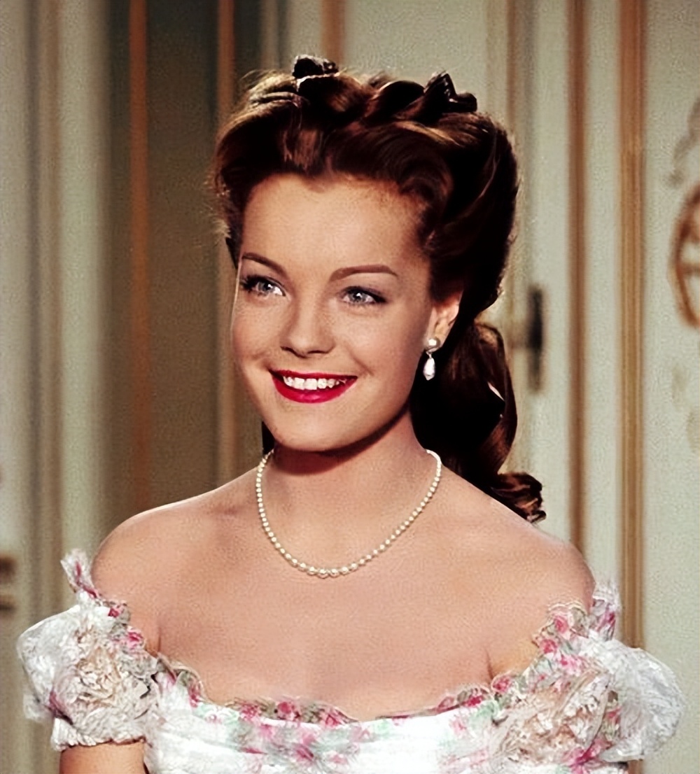 茜茜公主：17岁嫁入王室，长女早夭，独子为爱殉情，61岁香消玉殒