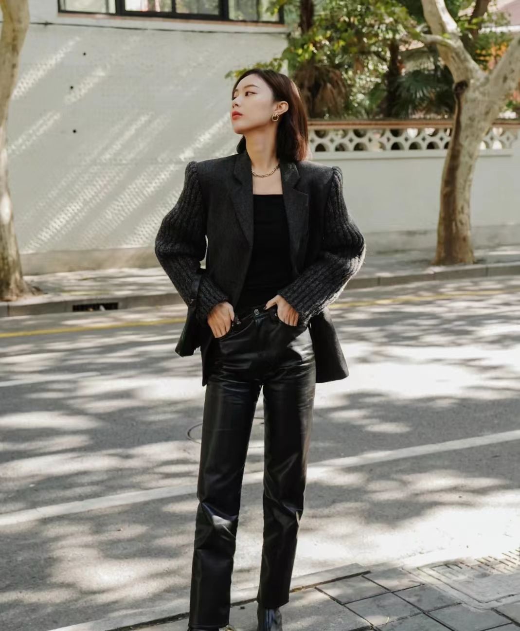 哈伦皮裤搭配羽绒服好看吗,皮裤穿搭冬季配羽绒服