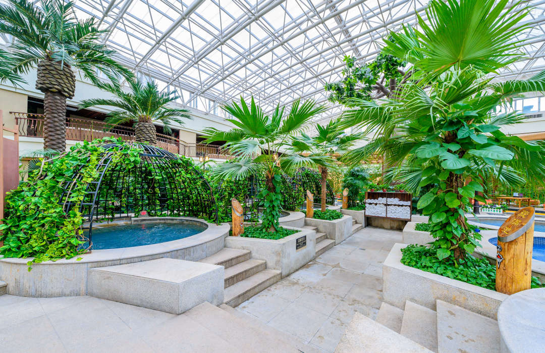 银河温泉双人水果温泉,泡汤泉免费吃水果