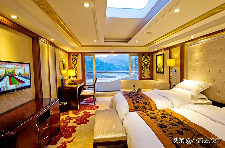 三峡坐游轮低层好还是上层好,三峡游轮坐左边好还是右边好