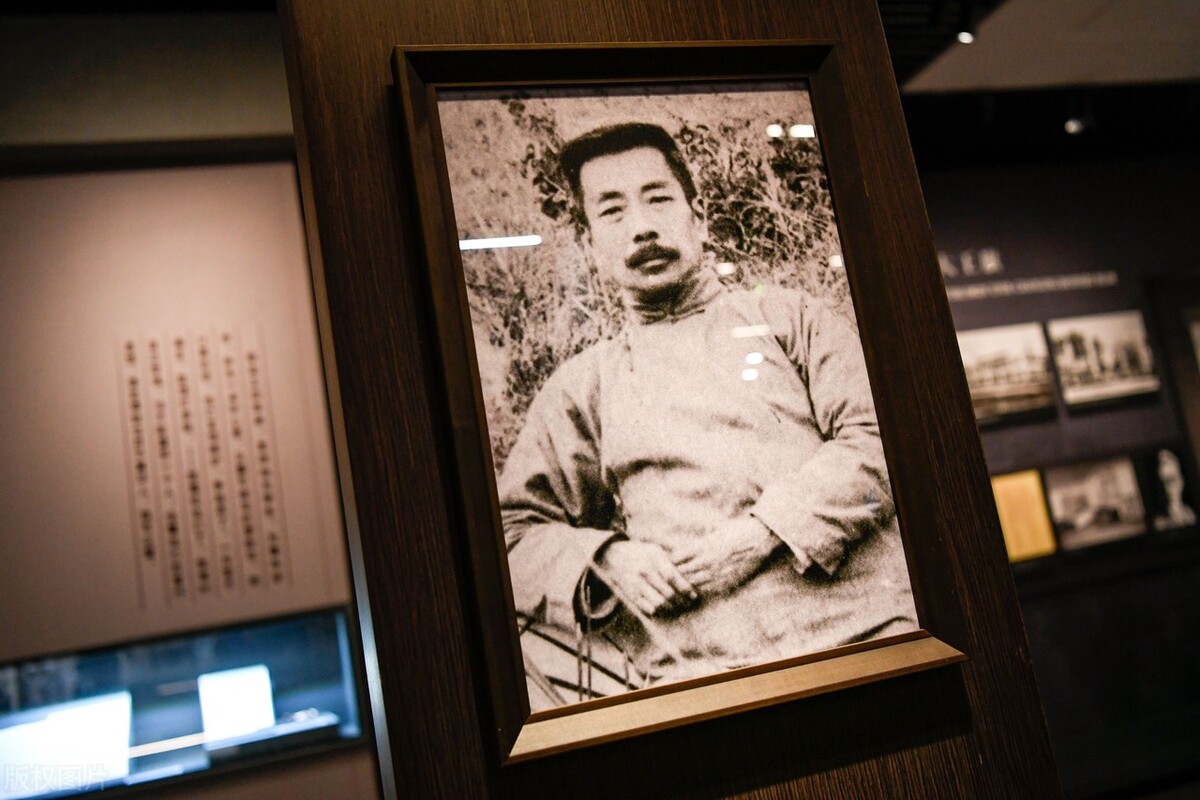 萧红笔下的鲁迅300字左右,萧红笔下的鲁迅的形象