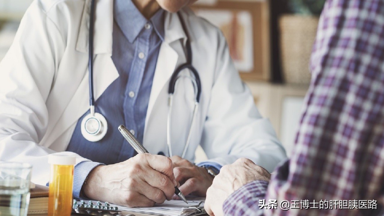 门诊大夫和手术大夫是同一个人嘛,门诊医生和住院医生哪个医术高