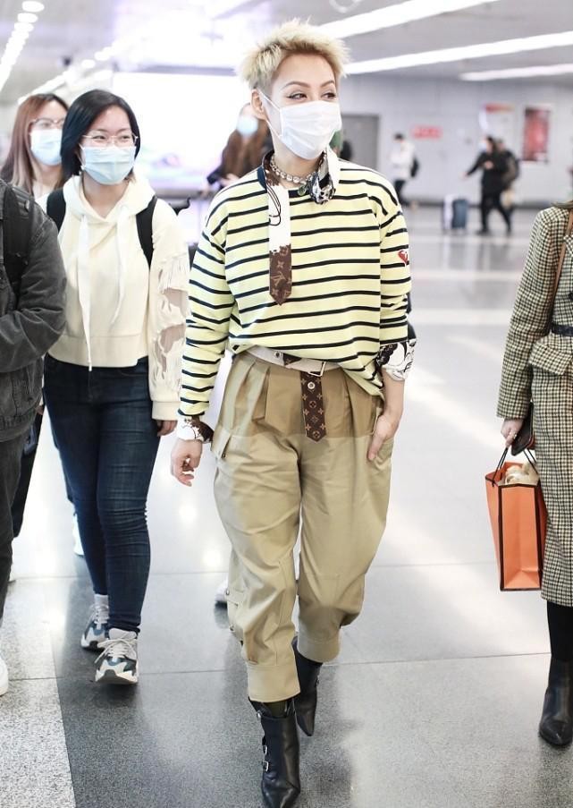 宁静大胆穿搭系列,48岁宁静的穿搭