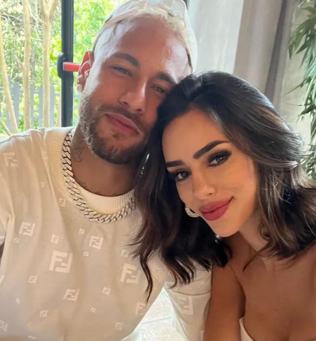 20个绯闻女友，19岁当爸，被指控性侵，内马尔如何逆袭？