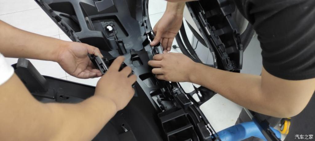 青岛奔驰商务威霆改装联系方式,威霆改装迈巴赫内饰