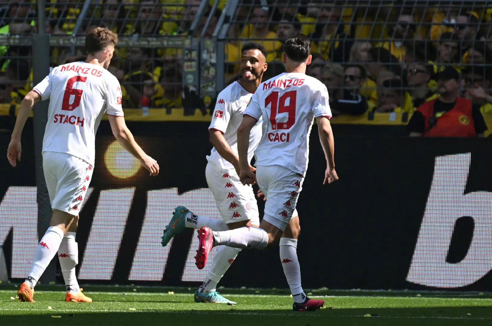 德甲多特1-2遭绝杀,18-19德甲第28轮多特蒙德对阵