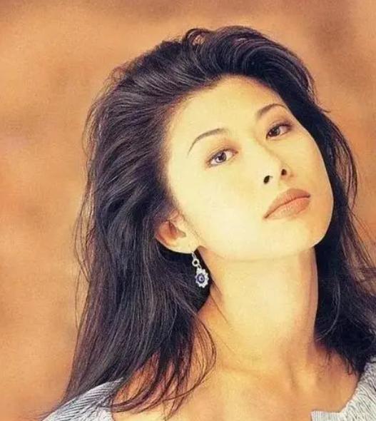 叶倩文与林子祥分别出生何年,叶倩文靠林子祥才出名吗