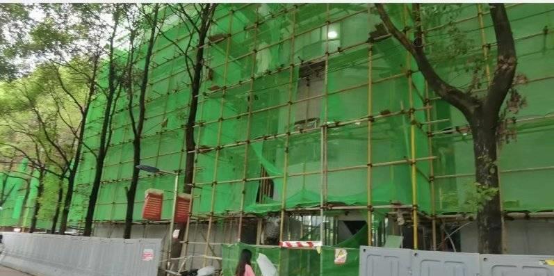 长沙医学院目前调查，让学生住建筑宿舍：搭满脚手架，气味刺鼻