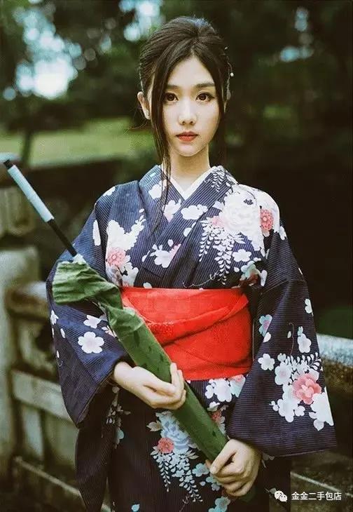 日式和服里面穿什么衣服,日本和服和中国和服哪个最好看