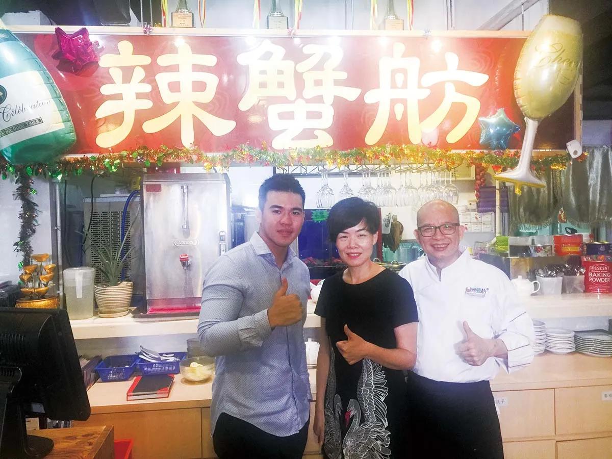 她18岁到香港做洗碗工，21岁创业，如今成为千万资产网红店老板