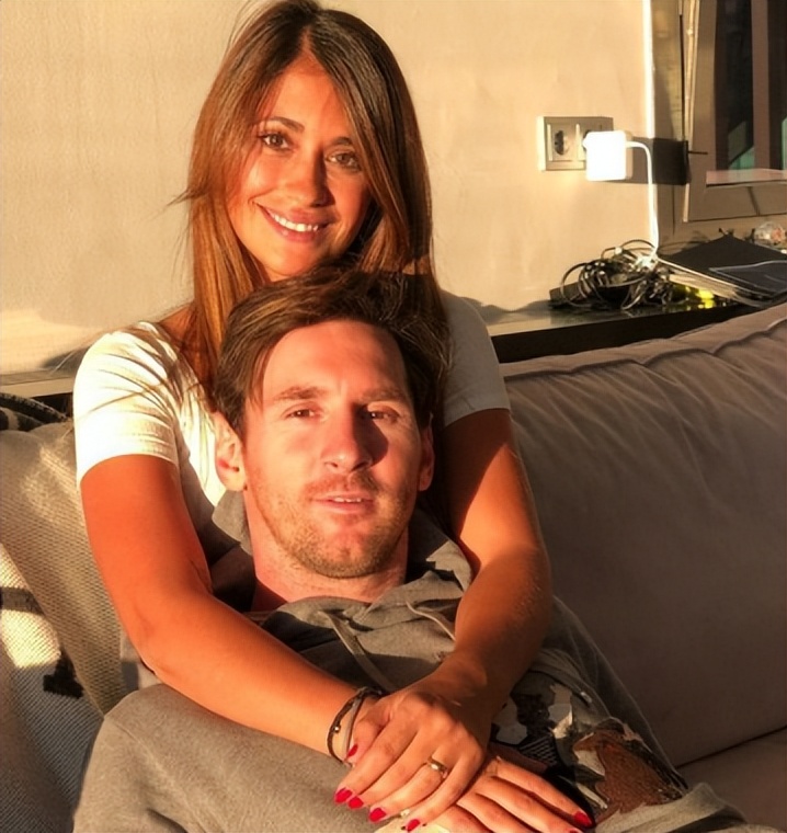 c罗与名模伊莲娜金童玉女的爱情,c罗前任伊莲娜看世界杯