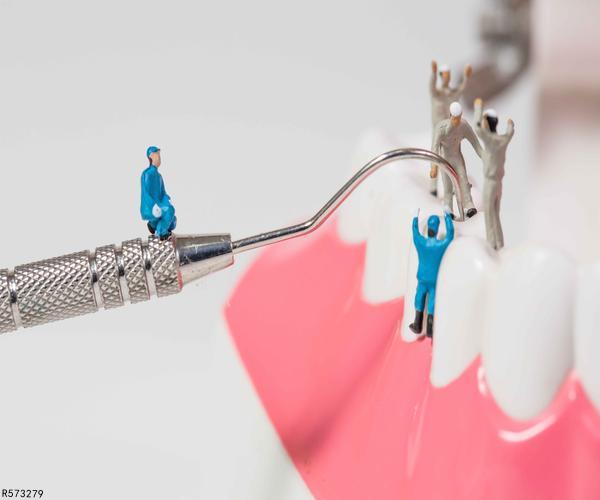 人到中年大牙松动要拔掉吗,人到中年牙齿松了会不会自动掉