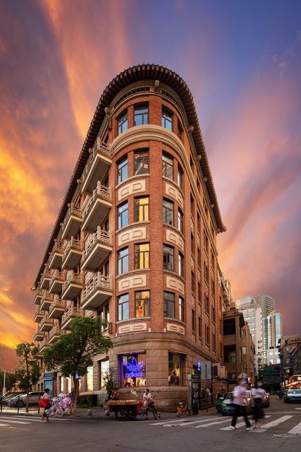 警“鸨”扫黄闹剧