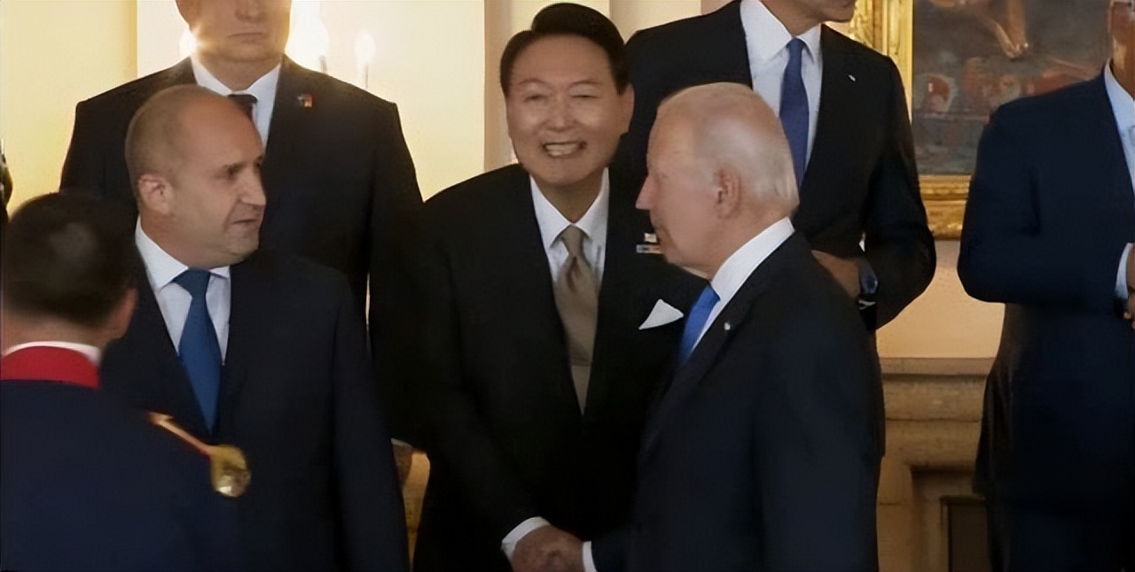 新一任韩国总统夫人,韩国现任总统夫人出访照片