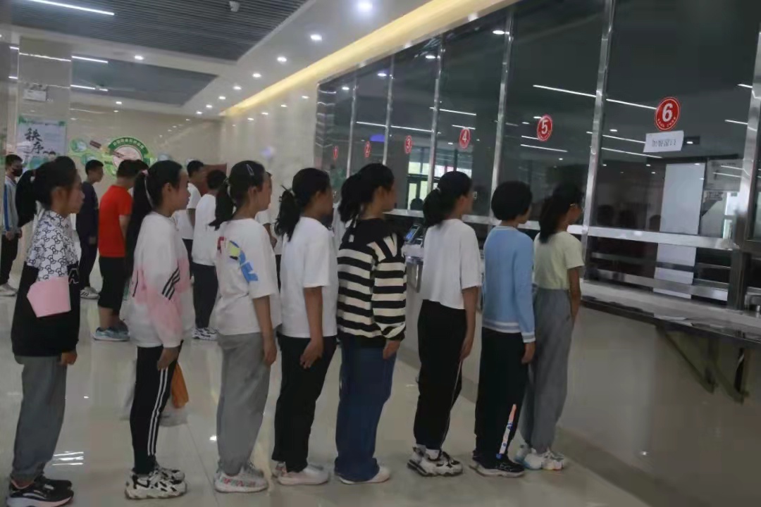 爱是这所学校最响亮的名片——记神木市西交康桥慈善学校以德育教育为特色，打造老百姓家门口的好学校