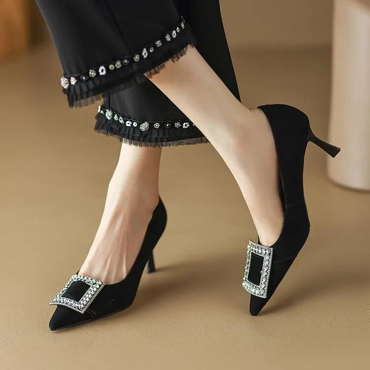 金属方扣软皮时尚百搭高跟鞋,精致大方高跟鞋