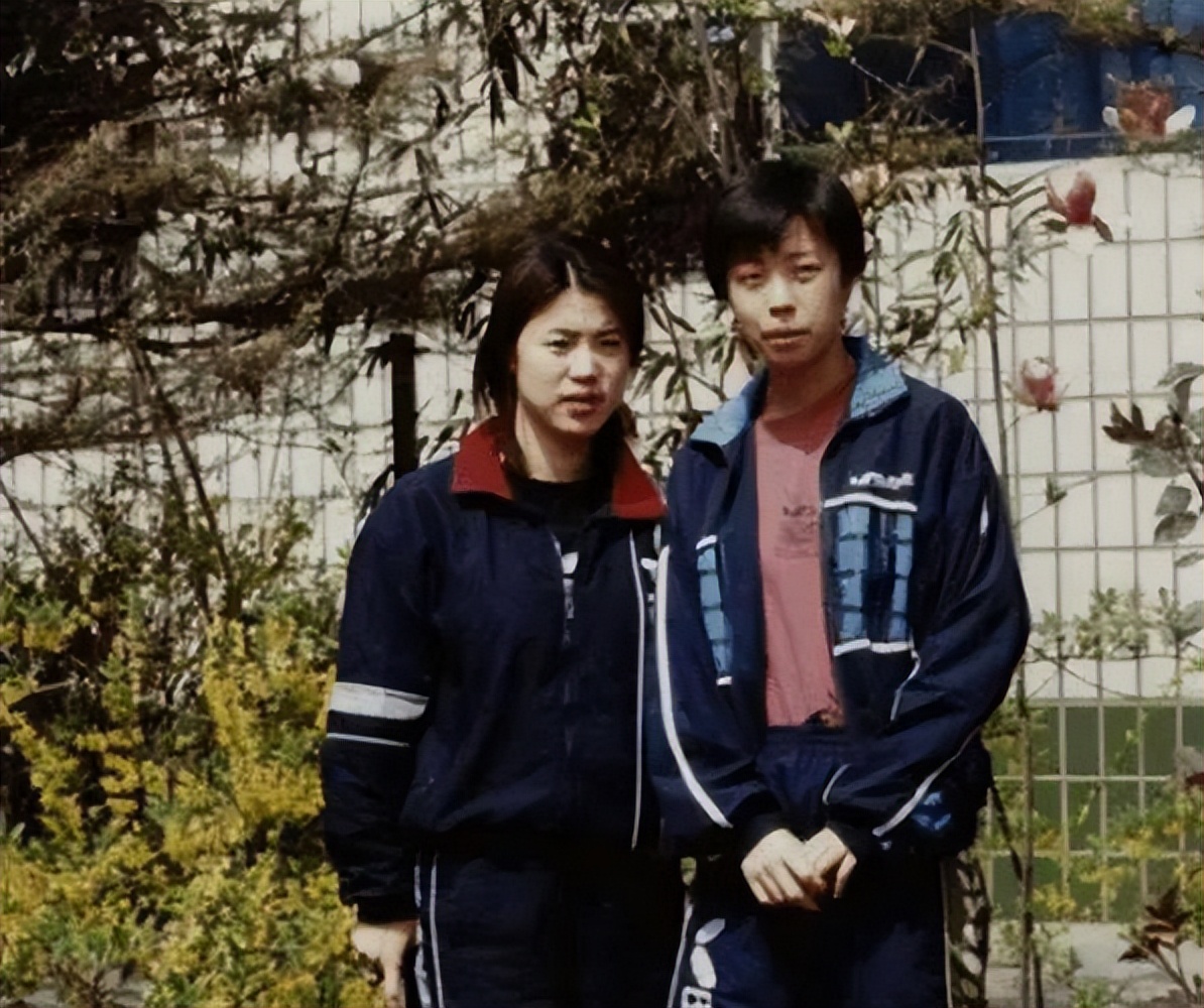 她是世界女乒第一人，大20岁老公与袁立同居12年，转身把她宠上天