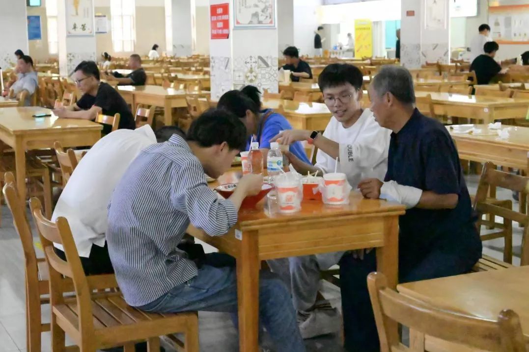 武汉纺织大学外经贸学院22级迎新,武汉纺织大学外经贸学院23届新生