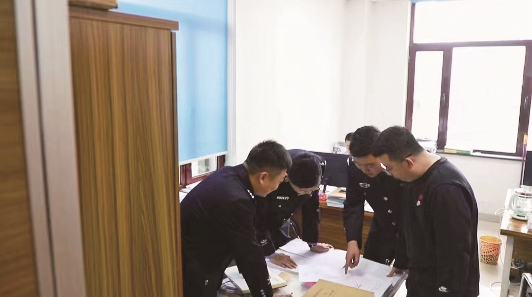 靠着两款*款贷**APP，他竟从无业青年“摇身一变”成身家千万“老板”……