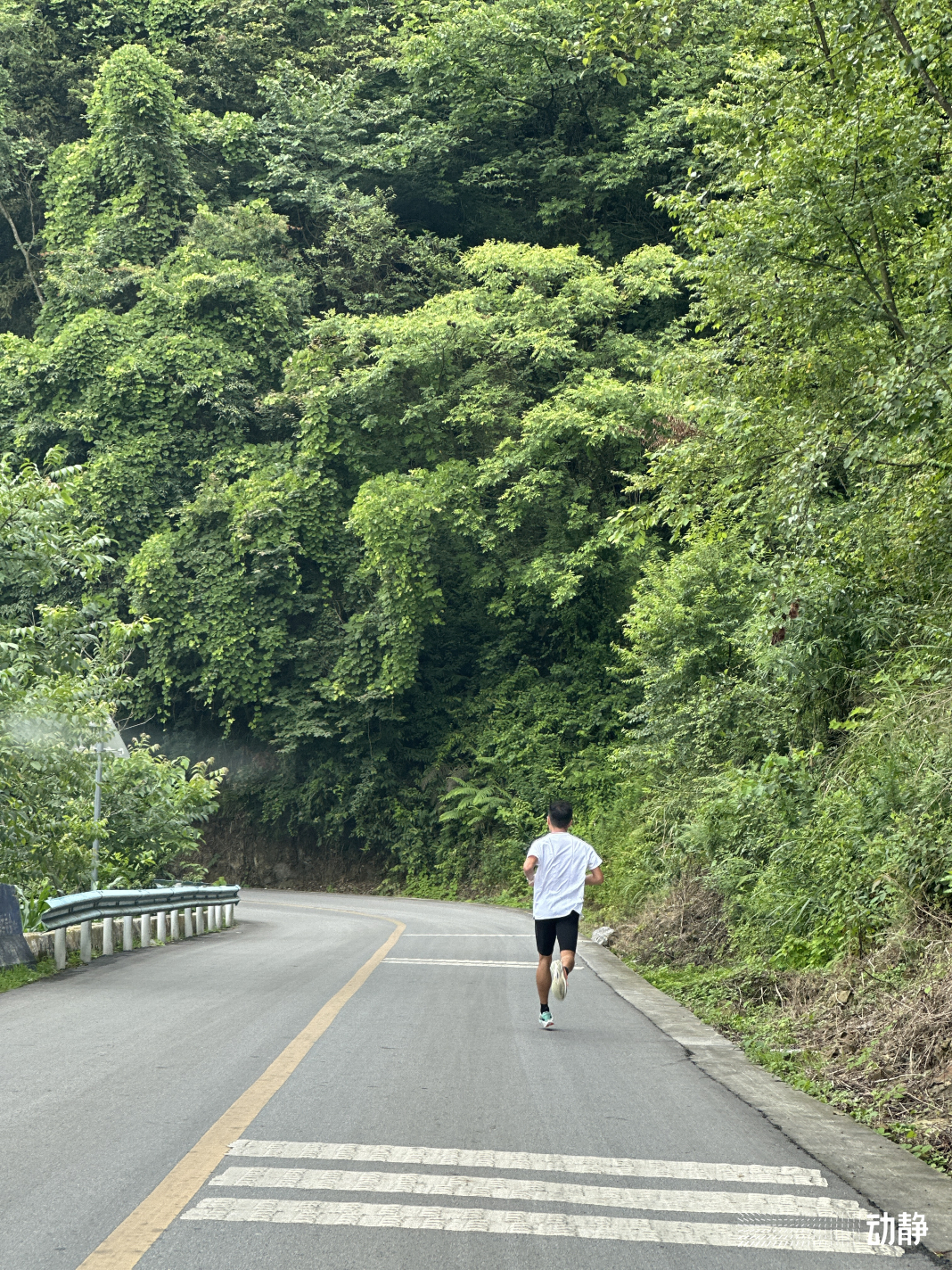 岑万江贵马逆袭片段,岑万江贵阳马拉松夺冠