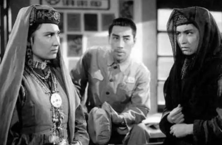 演员梁音晚年照片,电影演员梁音葬礼