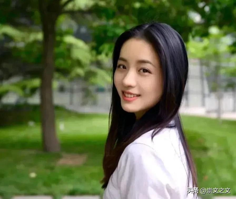 知青往事：晚饭后她跟着男老师跑山溪洗澡被赶回，让女老师笑疯了