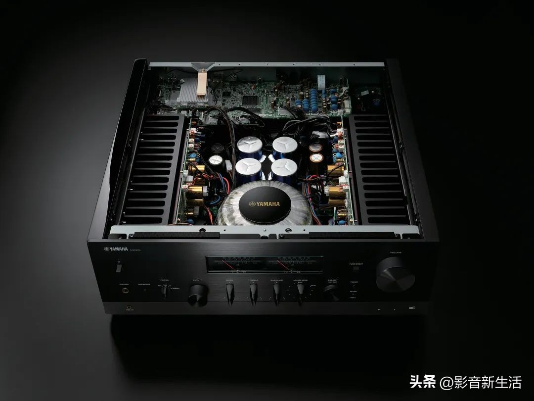 新品|“在客厅轻松享受高品质音乐”R-N2000A流媒体高保真功放